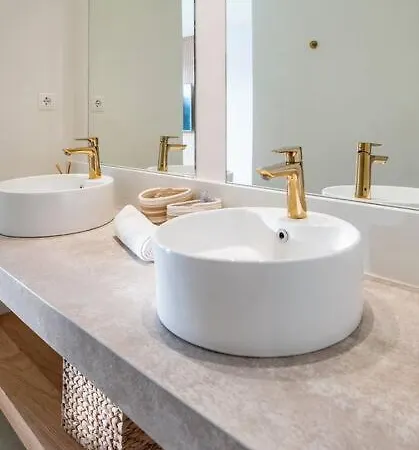 Modern Flat In Marbella, 2br, Pool & Parking *