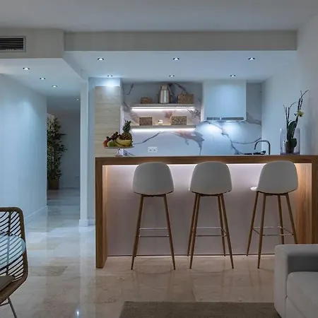 Modern Flat In Marbella, 2br, Pool & Parking *