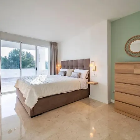 Modern Flat In Marbella, 2br, Pool & Parking Apartment