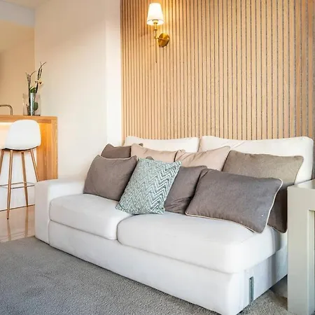 Modern Flat In Marbella, 2br, Pool & Parking *