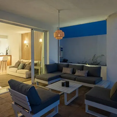 Modern Flat In Marbella, 2br, Pool & Parking *