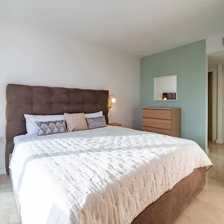Apartment Modern Flat In Marbella, 2br, Pool & Parking