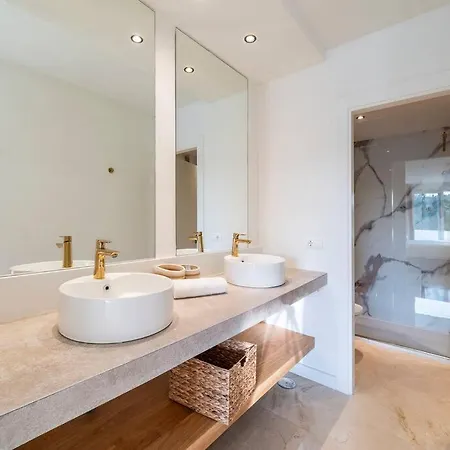 Modern Flat In Marbella, 2br, Pool & Parking Apartment *
