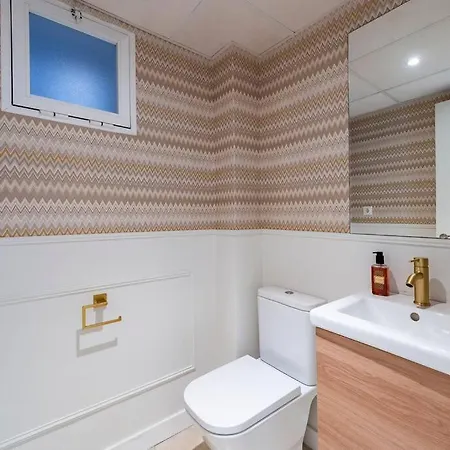 Modern Flat In Marbella, 2br, Pool & Parking